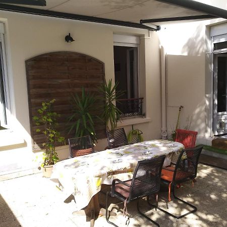 Cosy Rare 2 Bedroom Apartment Around A Private Garden Нейї-сюр-Сен Екстер'єр фото