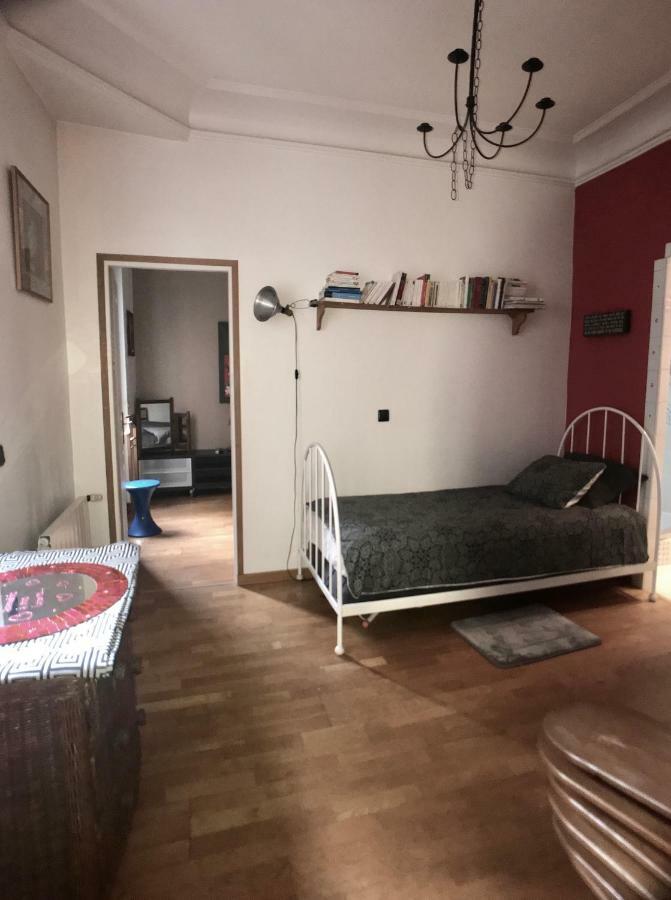 Cosy Rare 2 Bedroom Apartment Around A Private Garden Нейї-сюр-Сен Екстер'єр фото