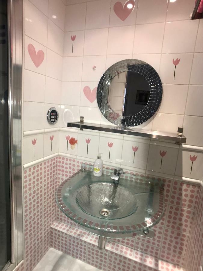 Cosy Rare 2 Bedroom Apartment Around A Private Garden Нейї-сюр-Сен Екстер'єр фото
